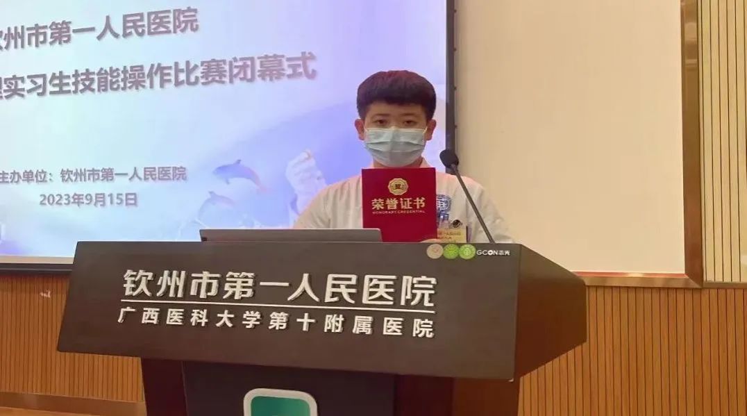 上台演讲学生 上台演讲学生