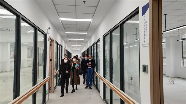 西甲联赛官网 | 自治区教育厅专家组莅临西甲对拟新增药学专业进行实地考察