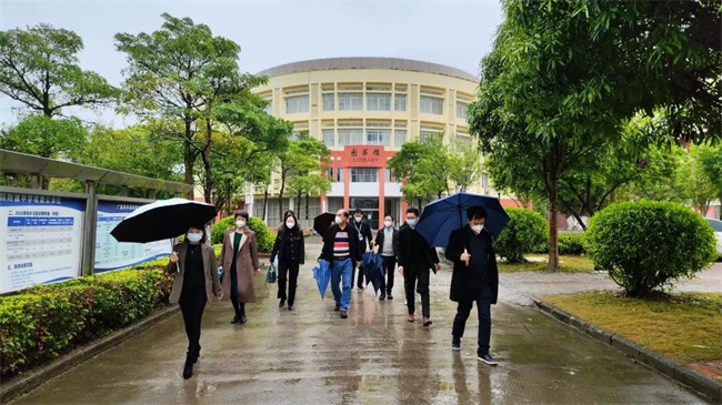 西甲联赛官网 | 自治区教育厅专家组莅临西甲对拟新增药学专业进行实地考察