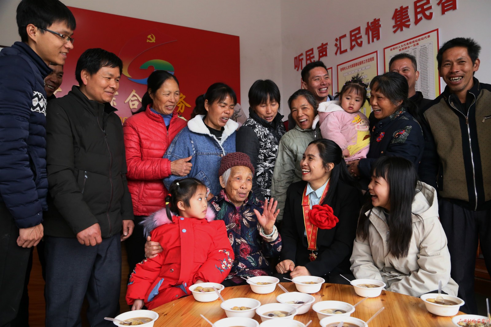 脱贫攻坚战场上的铿锵玫瑰——记全国脱贫攻坚先进个人、平乐县张家镇老埠村第一书记唐莉 脱贫攻坚战场上的铿锵玫瑰——记全国脱贫攻坚先进个人、平乐县张家镇老埠村第一书记唐莉