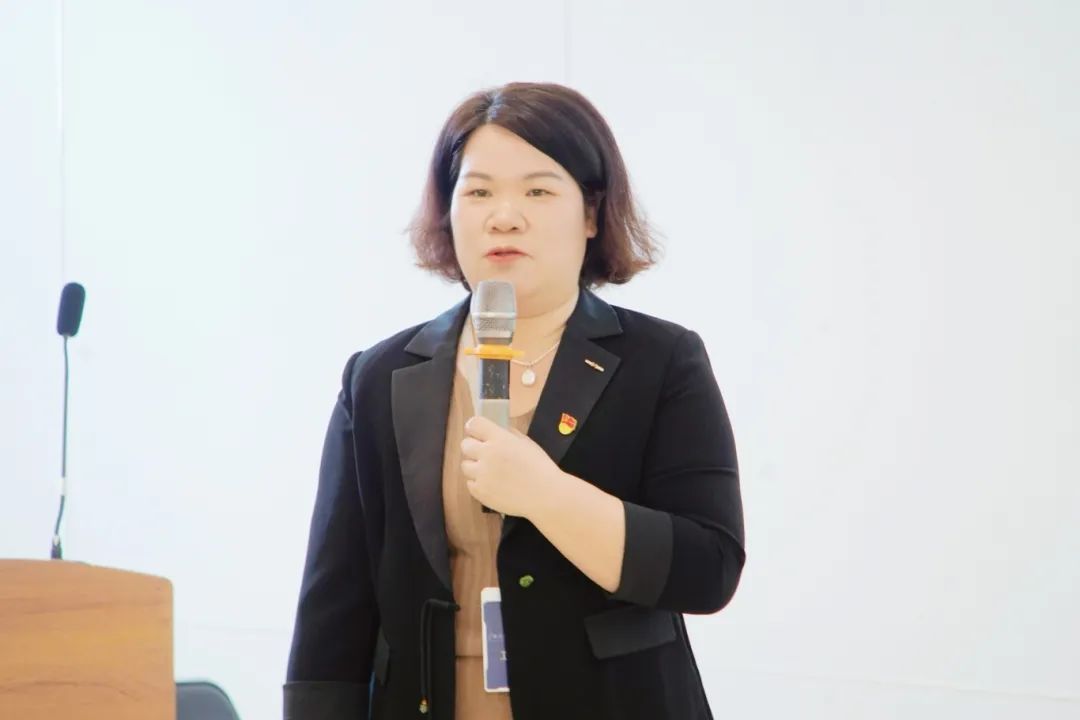 赵春辉校长为学生讲解思政课 赵春辉校长为学生讲解思政课