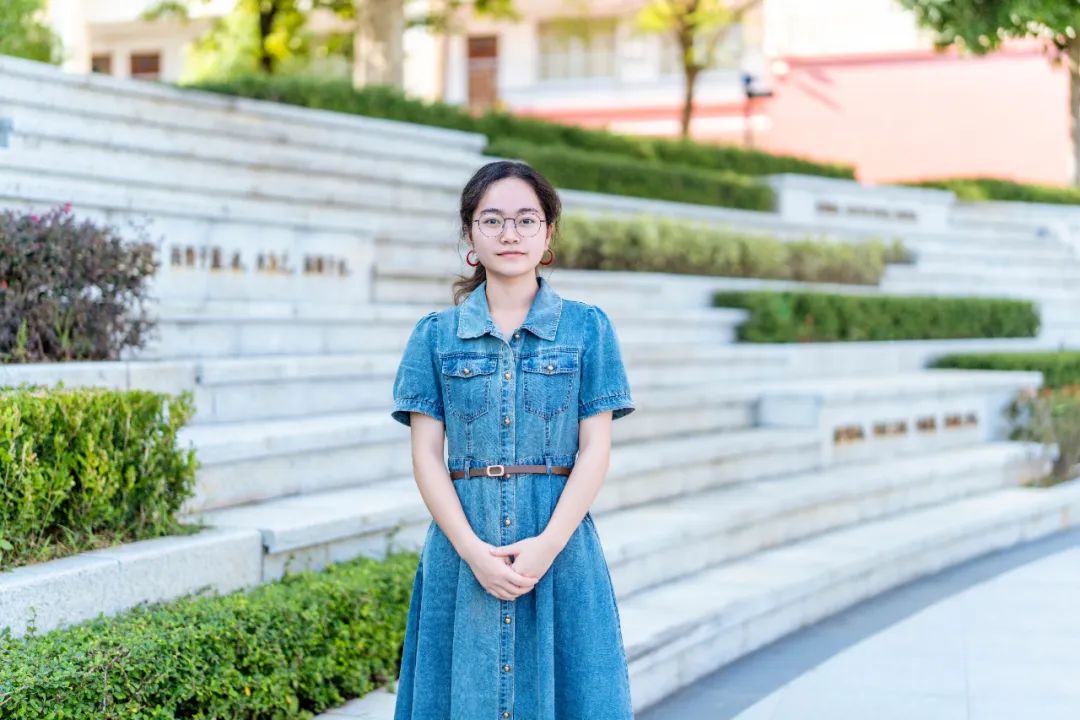 一等奖获得者、朋辈心理陪伴员黄翠蓉同学 一等奖获得者、朋辈心理陪伴员黄翠蓉同学