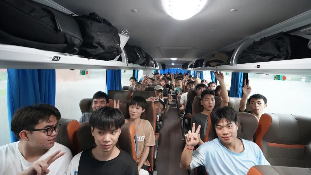 车上合照 车上合照