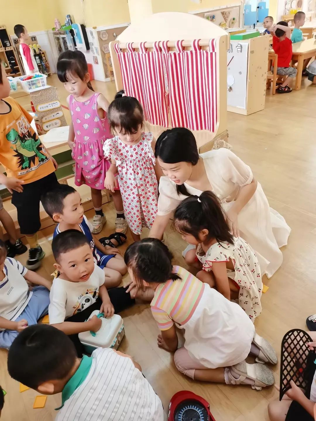 老师教导学生