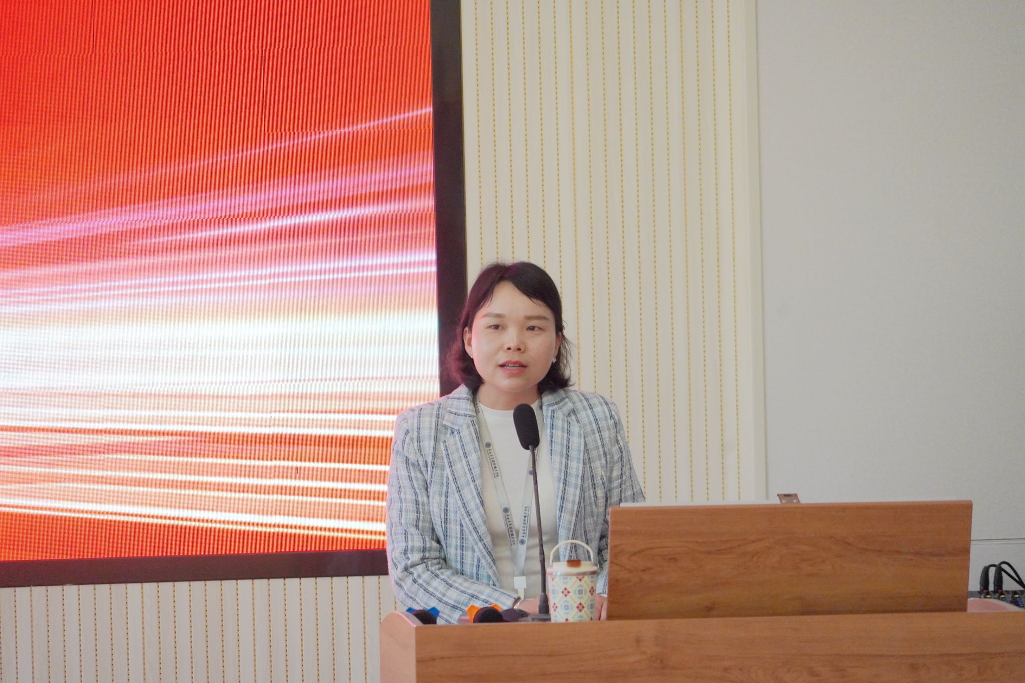 副校长叶春珍为启动仪式作总结 副校长叶春珍为启动仪式作总结