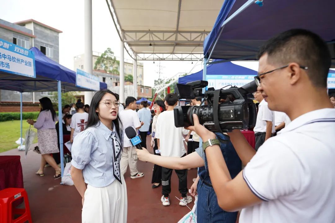 中马钦州产业园区分市场人事专员陈春玲接受记者采访 中马钦州产业园区分市场人事专员陈春玲接受记者采访