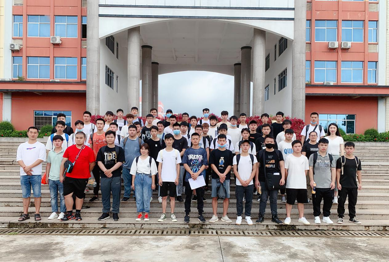 广西西甲学子赴上汽通用五菱汽车股份有限公司实习
