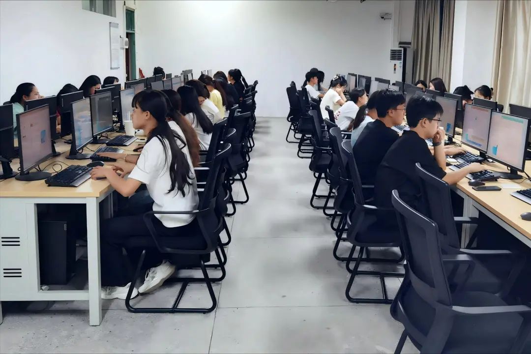 计算机实训室 计算机实训室