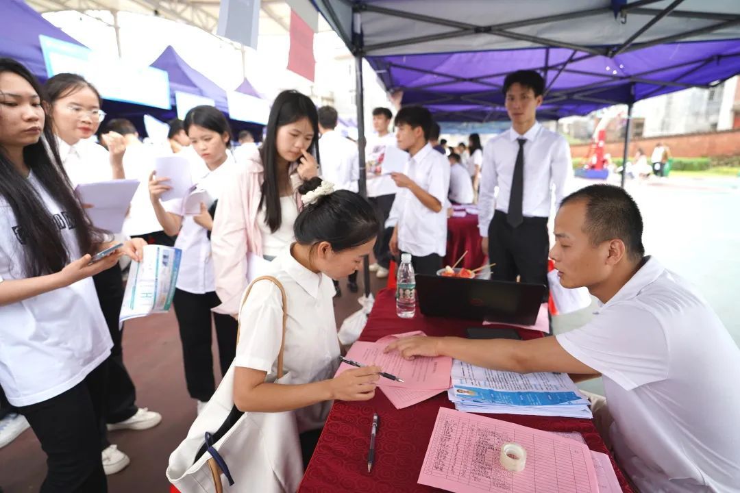 学生填写意向表 学生填写意向表