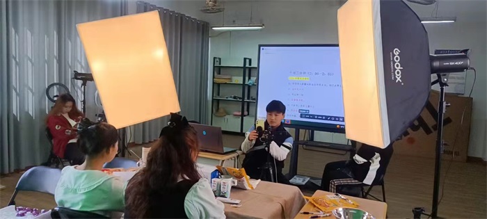 西甲联赛官网丨喜报︱经济与管理学院学生在“寻找超级桂主播”斩获季军