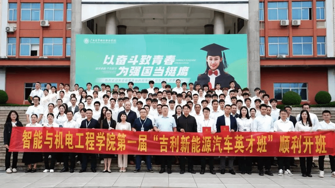 携手知名汽车企业,打造真实学习环境 携手知名汽车企业,打造真实学习环境